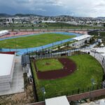 Vista aérea de la pista de atletismo y el campo deportivo de la Ciudad Deportiva de Alto Rendimiento en Pachuca.