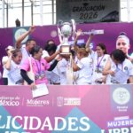 Futbolistas de Hidalgo levantan el trofeo tras conquistar la Fase Regional Zona Centro del Mundial Mujeres Libres 2026.