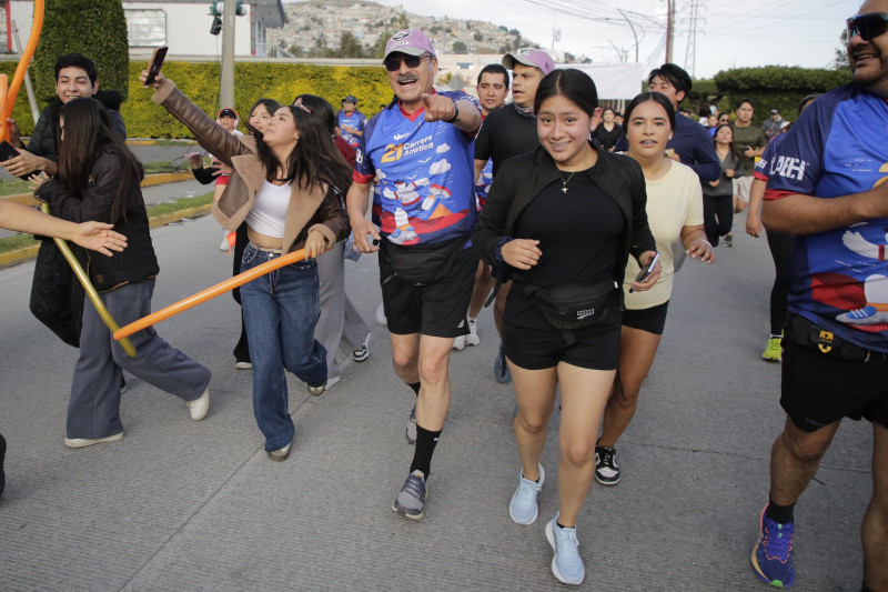 Corredores participan en la edición 21 de la Carrera Atlética FUL 2026 organizada por la UAEH.